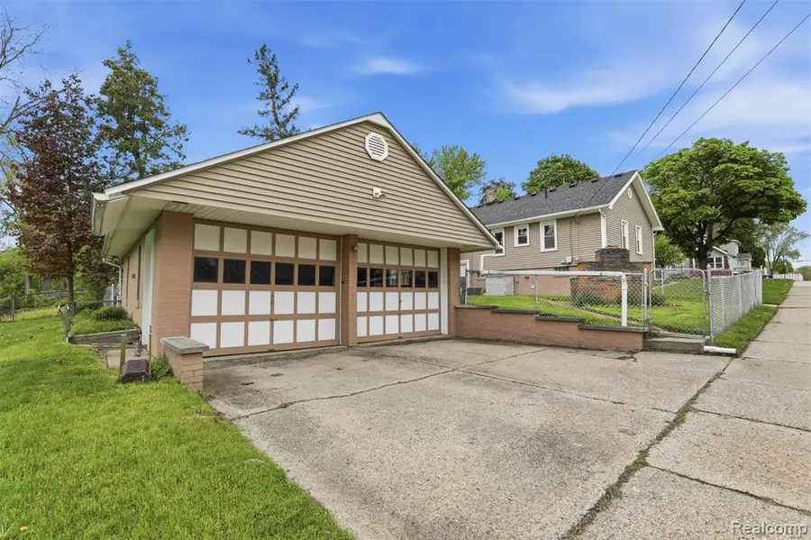 237 S Chocolay, Clawson, MI 48017 - #2