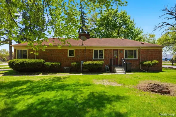 35564 Schoolcraft, Livonia, MI 48150