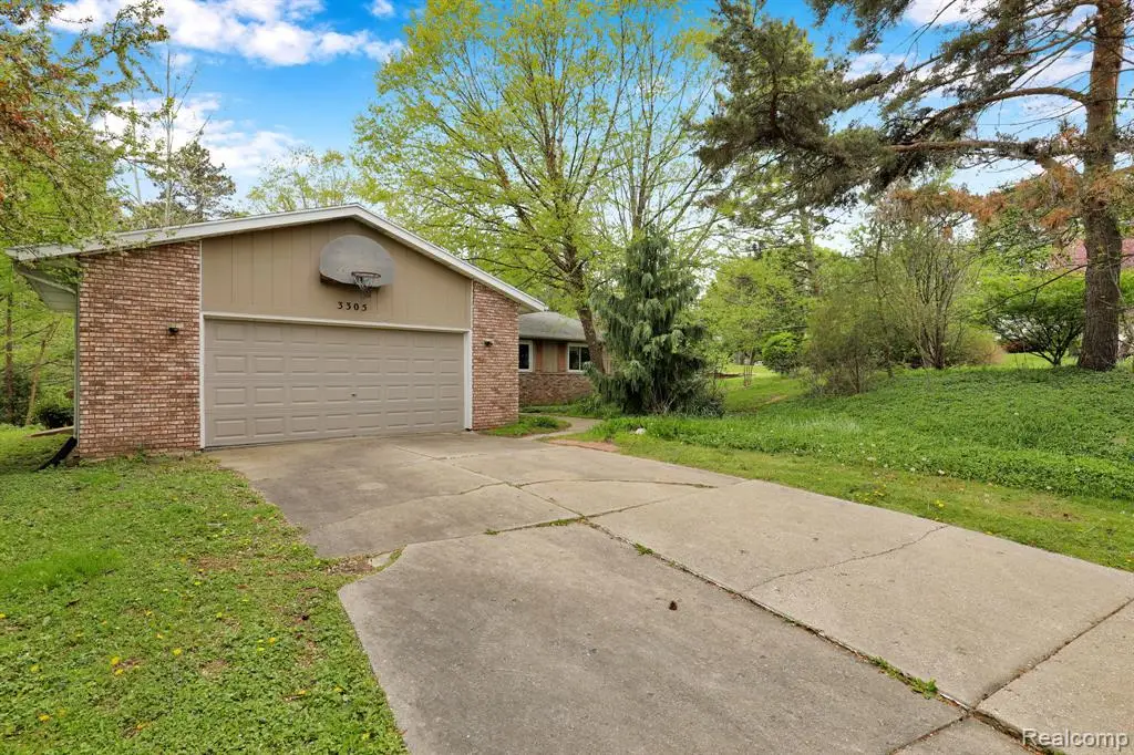 3305 Ridgefield, Lansing, MI 48906 - #1