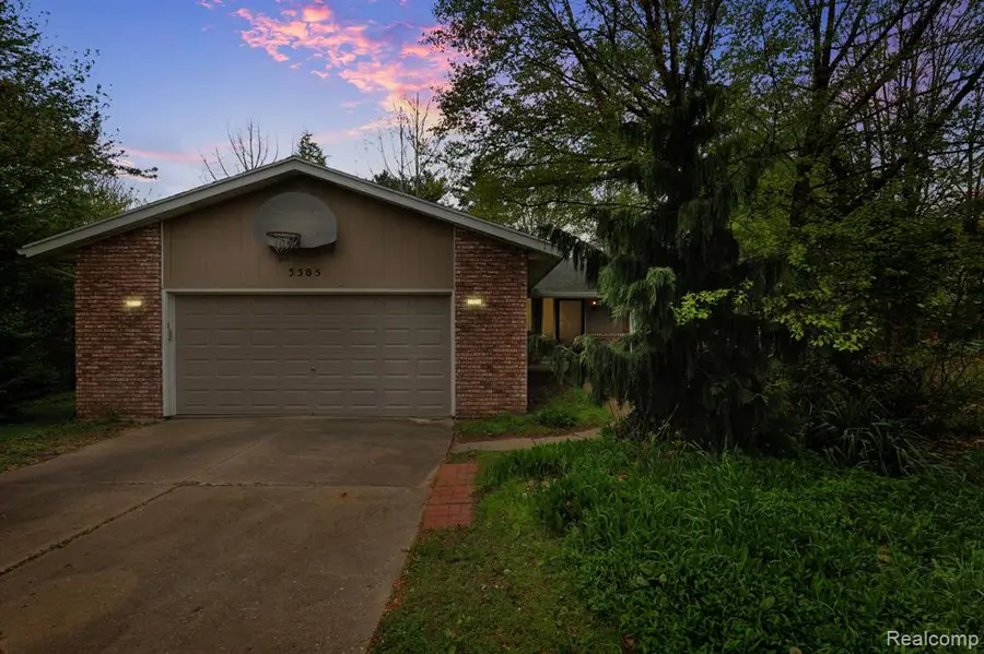 3305 Ridgefield, Lansing, MI 48906 - #2