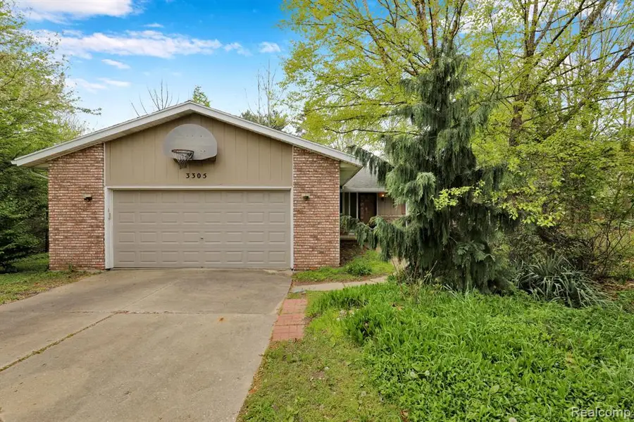 3305 Ridgefield, Lansing, MI 48906 - #3