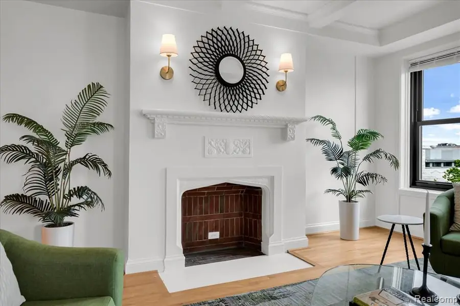 15 E Kirby #504, Detroit, MI 48202 - #3
