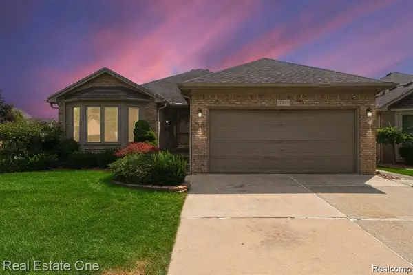 17849 Pointe, Clinton Township, MI 48038
