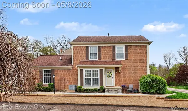 1118 Kings Cove, Rochester Hills, MI 48306