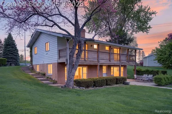 1365 Blue Water, Fenton, MI 48430