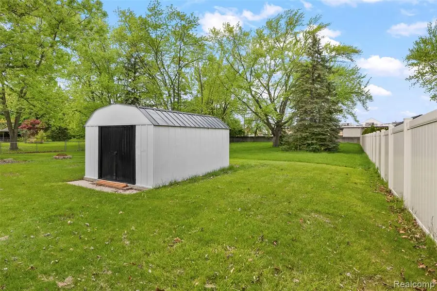 26504 Doxtator, Dearborn Heights, MI 48127 - #3