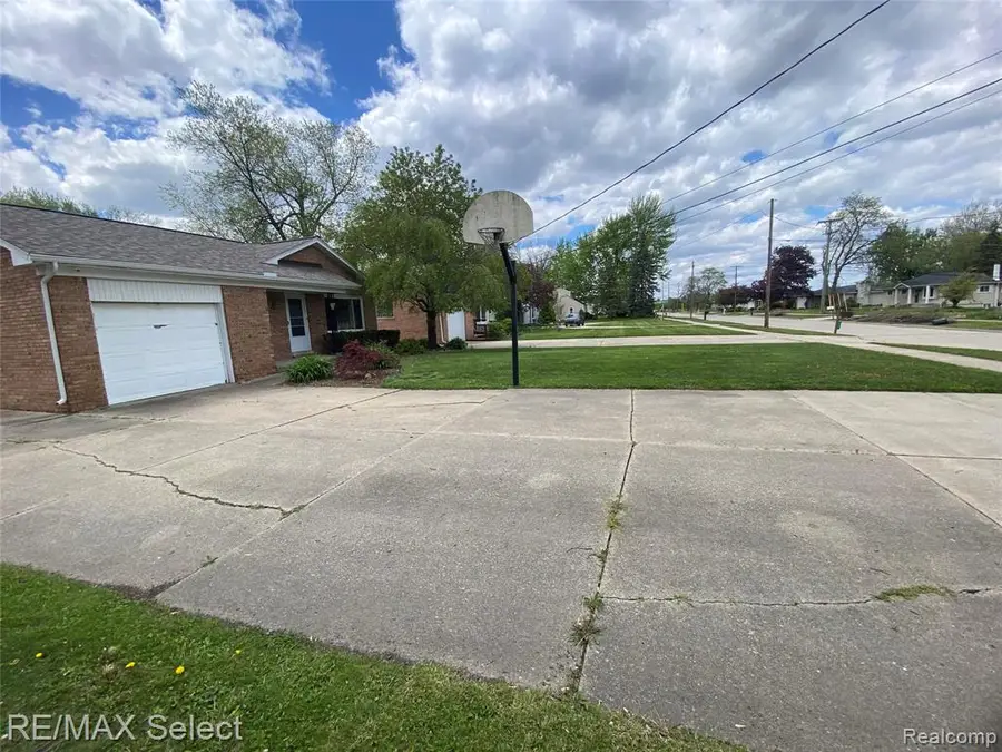 607 W Girard, Madison Heights, MI 48071 - #3