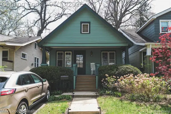 68 Kensington, Pleasant Ridge, MI 48069