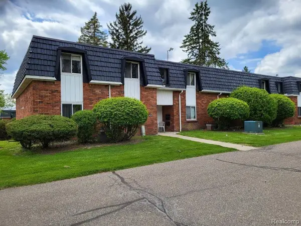 1844 Colonial Village #3, Waterford, MI 48328