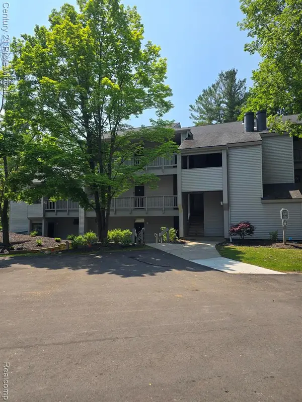 5714 Creeks Crossing, Williamsburg, MI 49690