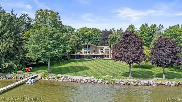 3333 W Shore, Orchard Lake, MI 48324