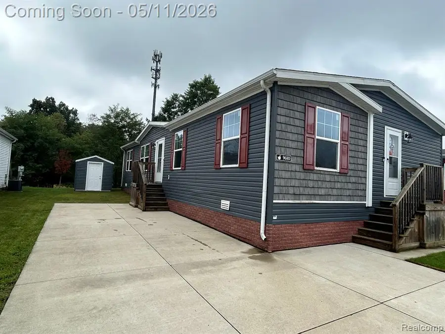 9680 Townsquare, Fenton, MI 48430 - #2