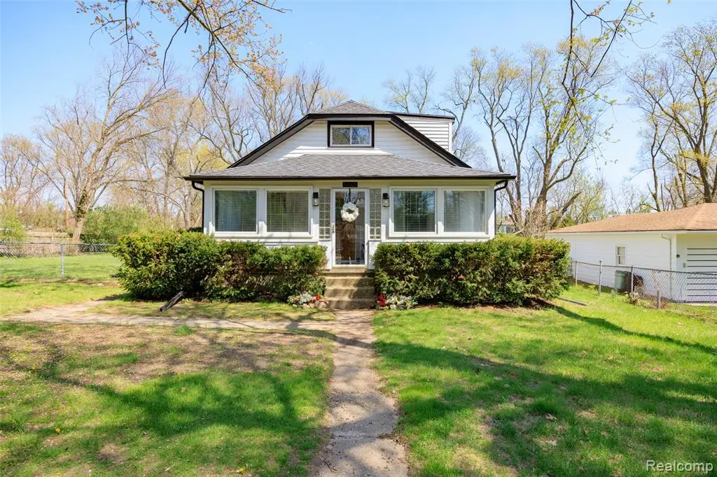 1545 Tanfield, West Bloomfield, MI 48324 - #1