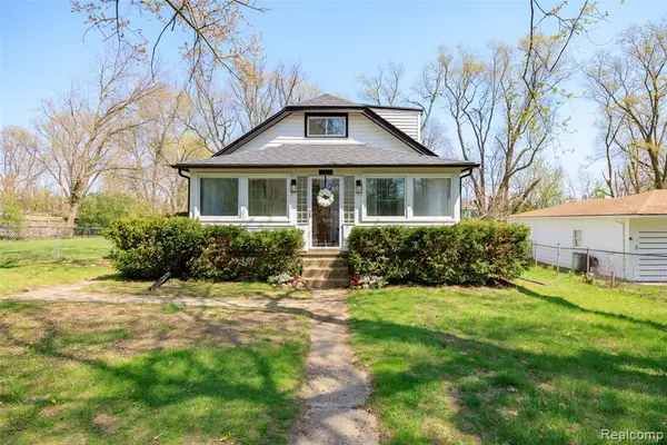 1545 Tanfield, West Bloomfield, MI 48324