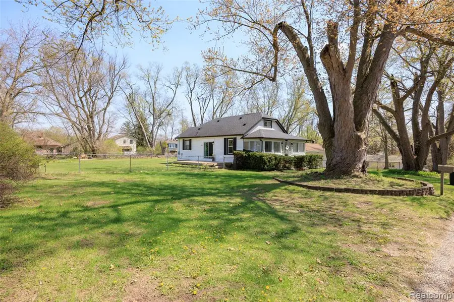 1545 Tanfield, West Bloomfield, MI 48324 - #3