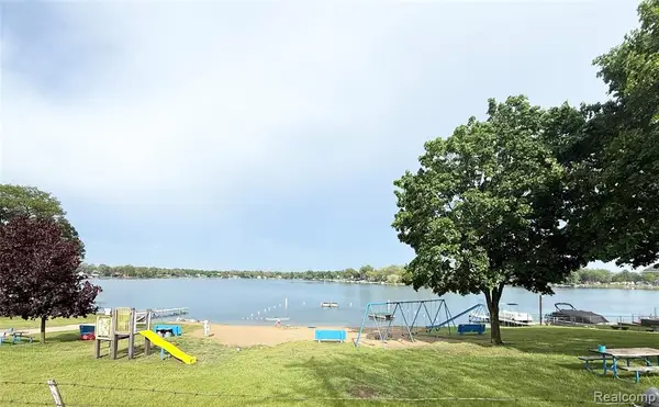 7226 Garvin, Waterford, MI 48329