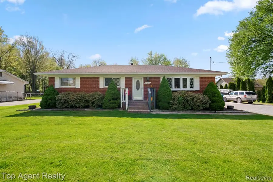 54951 Ridge, New Baltimore, MI 48047 - #2