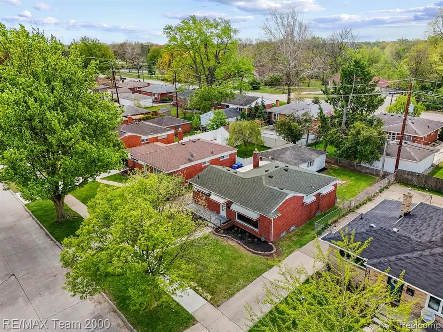 8551 Rockland, Dearborn Heights, MI 48127 - #2