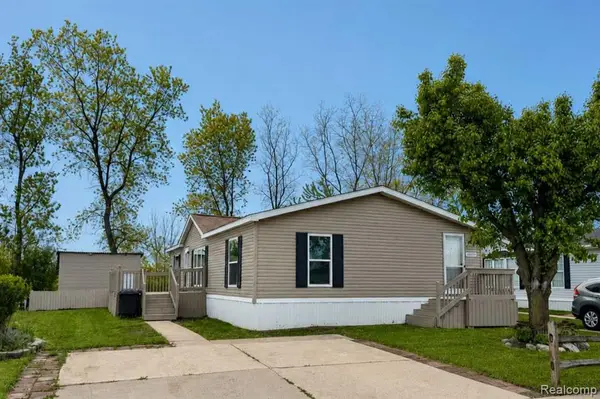 2183 Water Ridge, Newport, MI 48166
