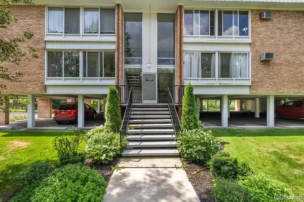 32030 Grand River, Farmington, MI 48336