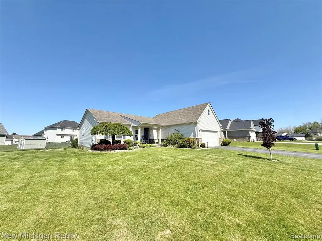 8205 Peninsula, Grand Blanc, MI 48439 - #1