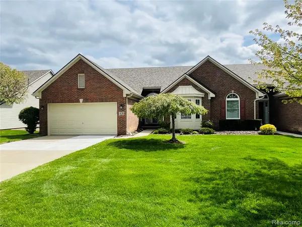 828 Woodhaven, Commerce Twp, MI 48390