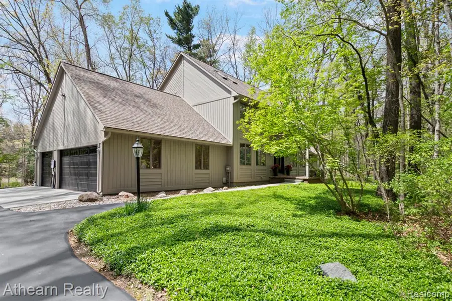 5126 Braddock, Brighton, MI 48114 - #2