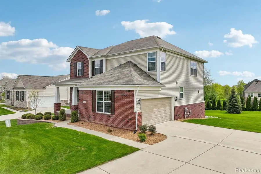 29831 Braeburn Dr, New Hudson, MI 48165 - #2
