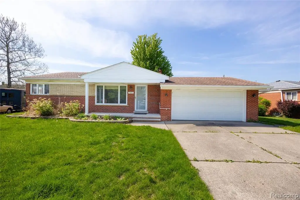 5646 Cambourne, Dearborn Heights, MI 48127 - #1