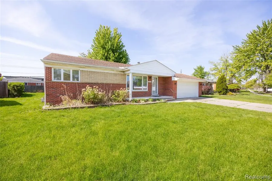 5646 Cambourne, Dearborn Heights, MI 48127 - #2