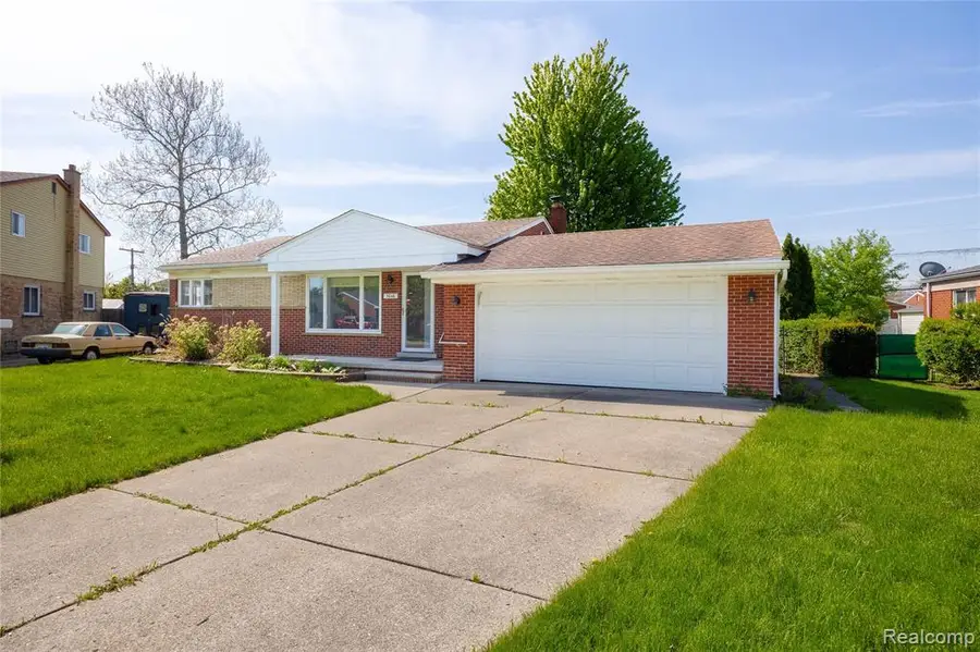 5646 Cambourne, Dearborn Heights, MI 48127 - #3