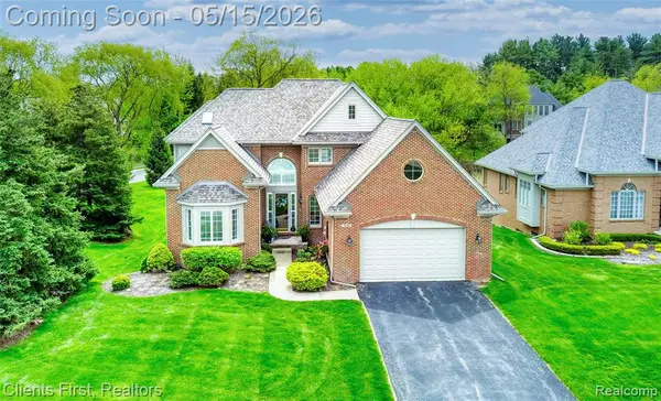 7490 Pine Vista, Brighton, MI 48116