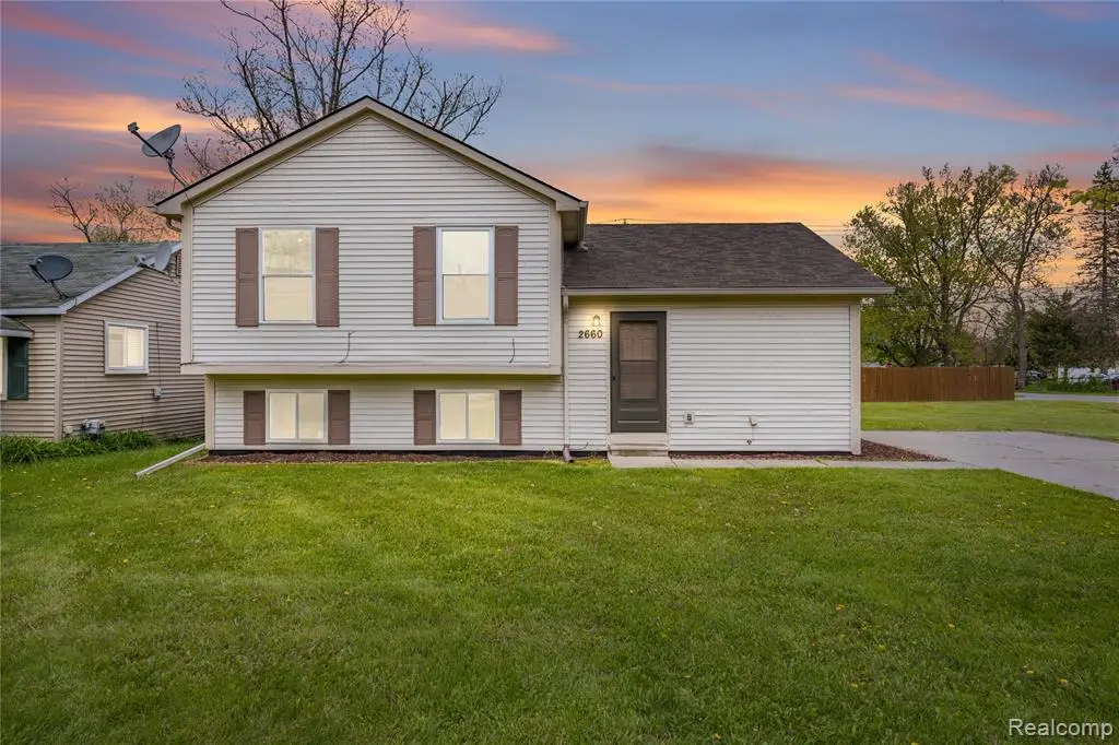 2660 Pontiac Lake, Waterford, MI 48328 - #1