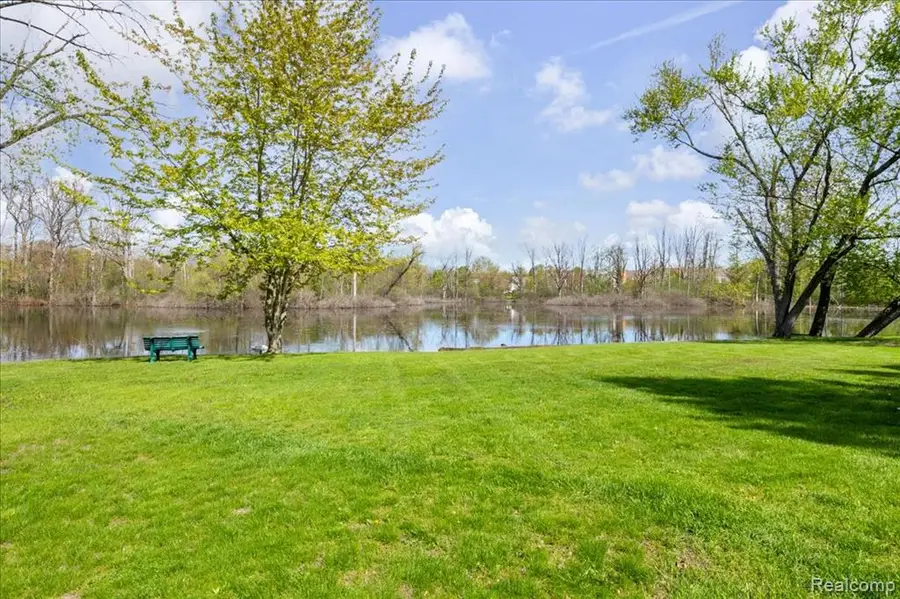 5610 Croswell, Waterford, MI 48327 - #2