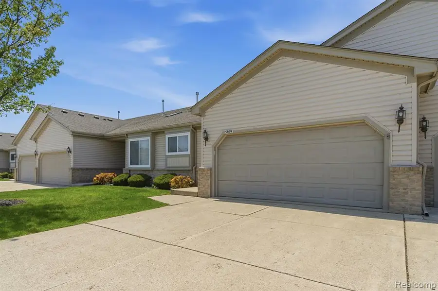 53199 Pineridge, New Baltimore, MI 48051 - #2