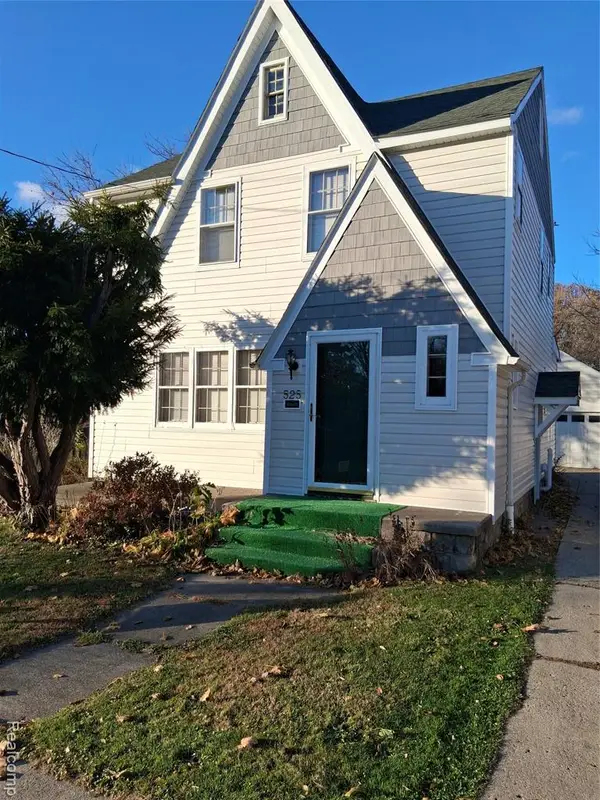 525 E Mount Hope, Lansing, MI 48910