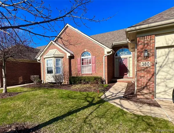 380 Woodhaven, Walled Lake, MI 48390