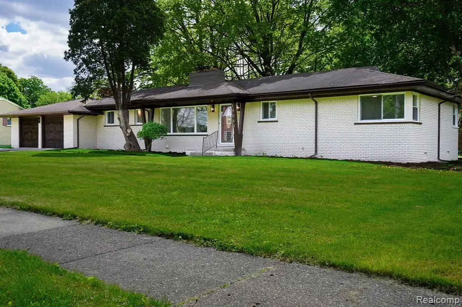 19041 Bungalow, Lathrup Village, MI 48076 - #2