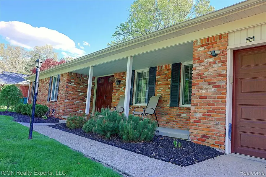36927 Heatherton, Farmington, MI 48335 - #2
