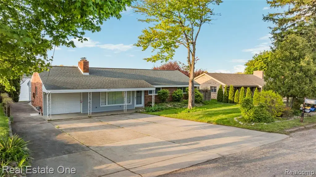 4416 S Shore, Waterford, MI 48328 - #1
