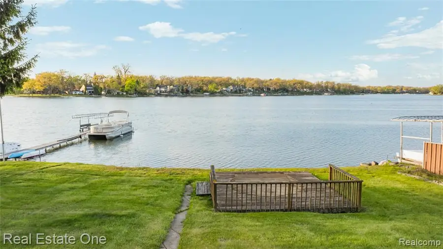 4416 S Shore, Waterford, MI 48328 - #3