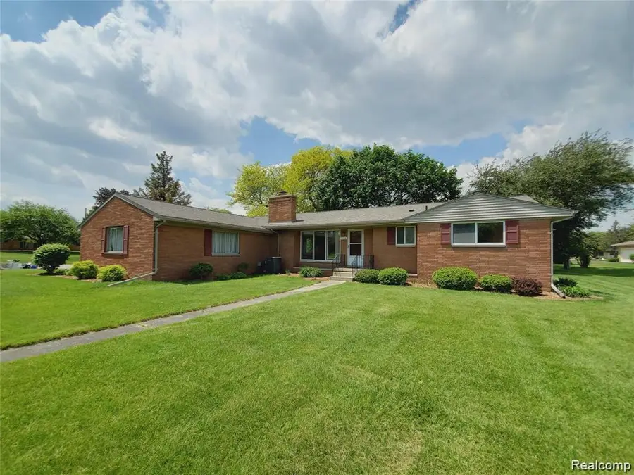 7124 Elmwood, Grand Blanc, MI 48439 - #2