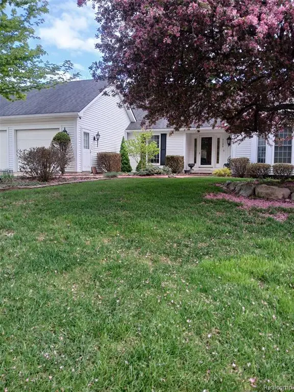 7190 E Maple, Grand Blanc, MI 48439