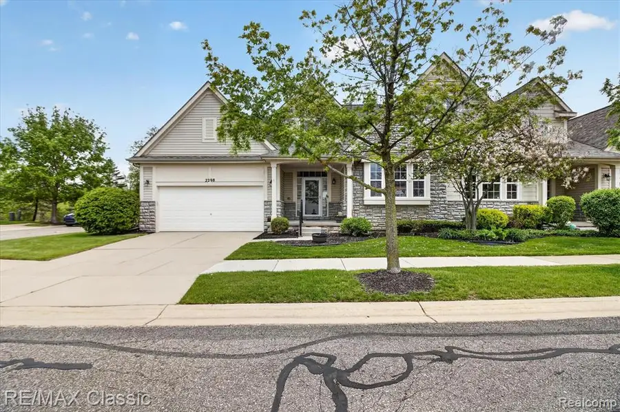 2298 Calibouge #32, Commerce Township, MI 48382 - #3