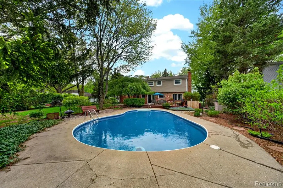 3560 Beach, Troy, MI 48084 - #3