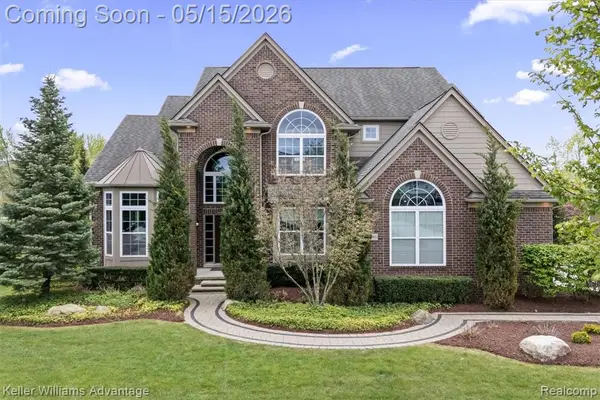 57201 Meadowcreek, South Lyon, MI 48178