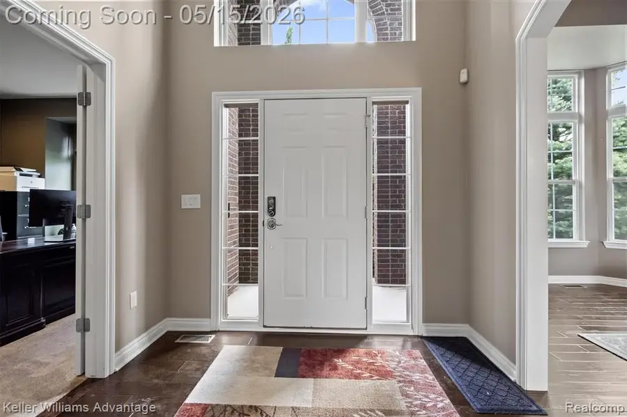 57201 Meadowcreek, South Lyon, MI 48178 - #2
