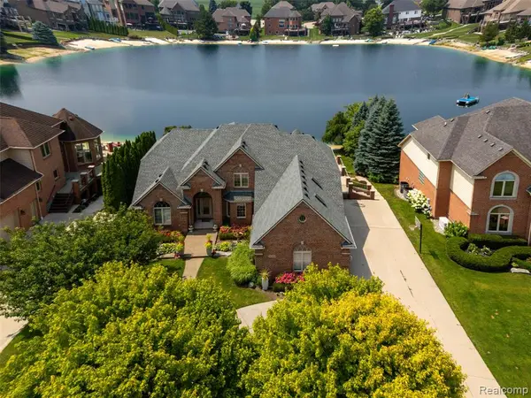 52455 Indian Summer, Chesterfield, MI 48051