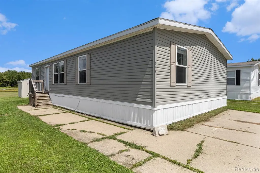 184 Pheasant Ct, Grand Blanc, MI 48439 - #1