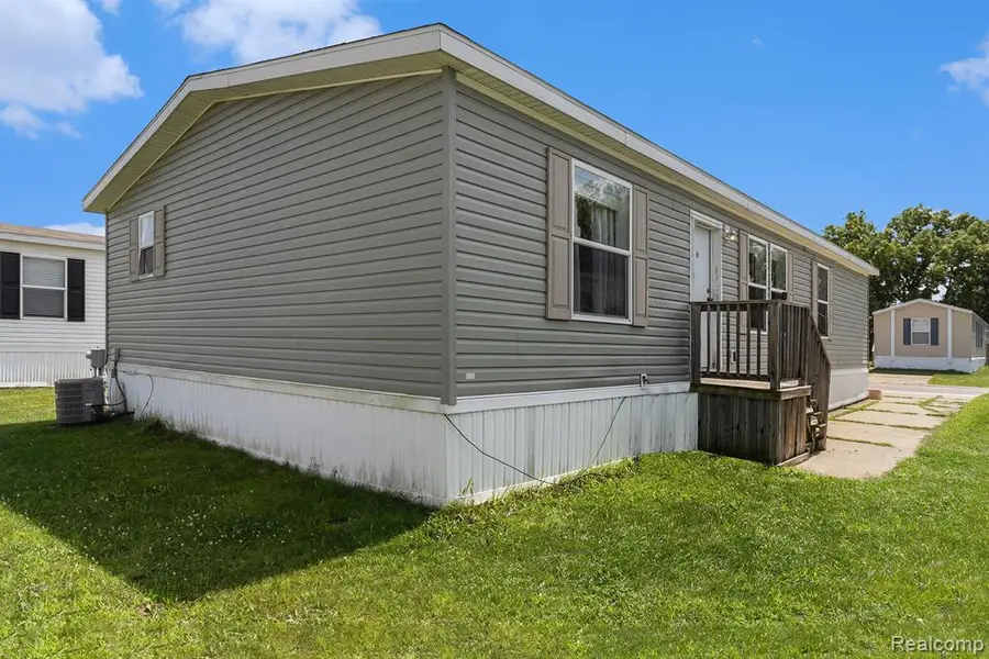 184 Pheasant Ct, Grand Blanc, MI 48439 - #2
